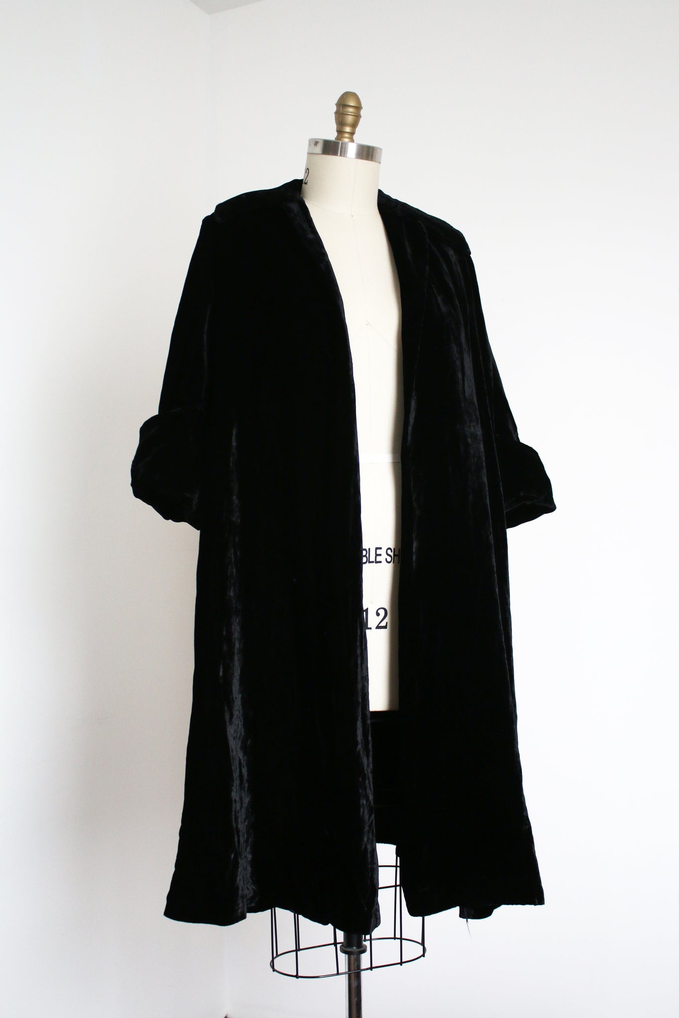 vintage 1950s black velvet swing coat {m} – Trunk of Dresses