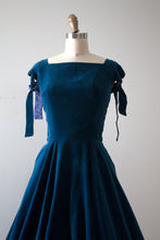 Load image into Gallery viewer, vintage 1950s Anne Fogarty velvet dress