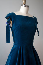 Load image into Gallery viewer, vintage 1950s Anne Fogarty velvet dress