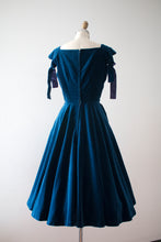 Load image into Gallery viewer, vintage 1950s Anne Fogarty velvet dress