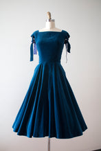 Load image into Gallery viewer, vintage 1950s Anne Fogarty velvet dress