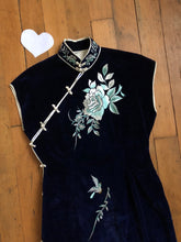 Load image into Gallery viewer, vintage 1940s blue velvet Cheongsam dress
