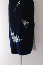 Load image into Gallery viewer, vintage 1940s blue velvet Cheongsam dress