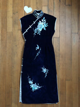 Load image into Gallery viewer, vintage 1940s blue velvet Cheongsam dress