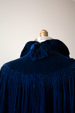 Load image into Gallery viewer, vintage 1920s blue velvet cape