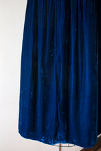 Load image into Gallery viewer, vintage 1920s blue velvet cape