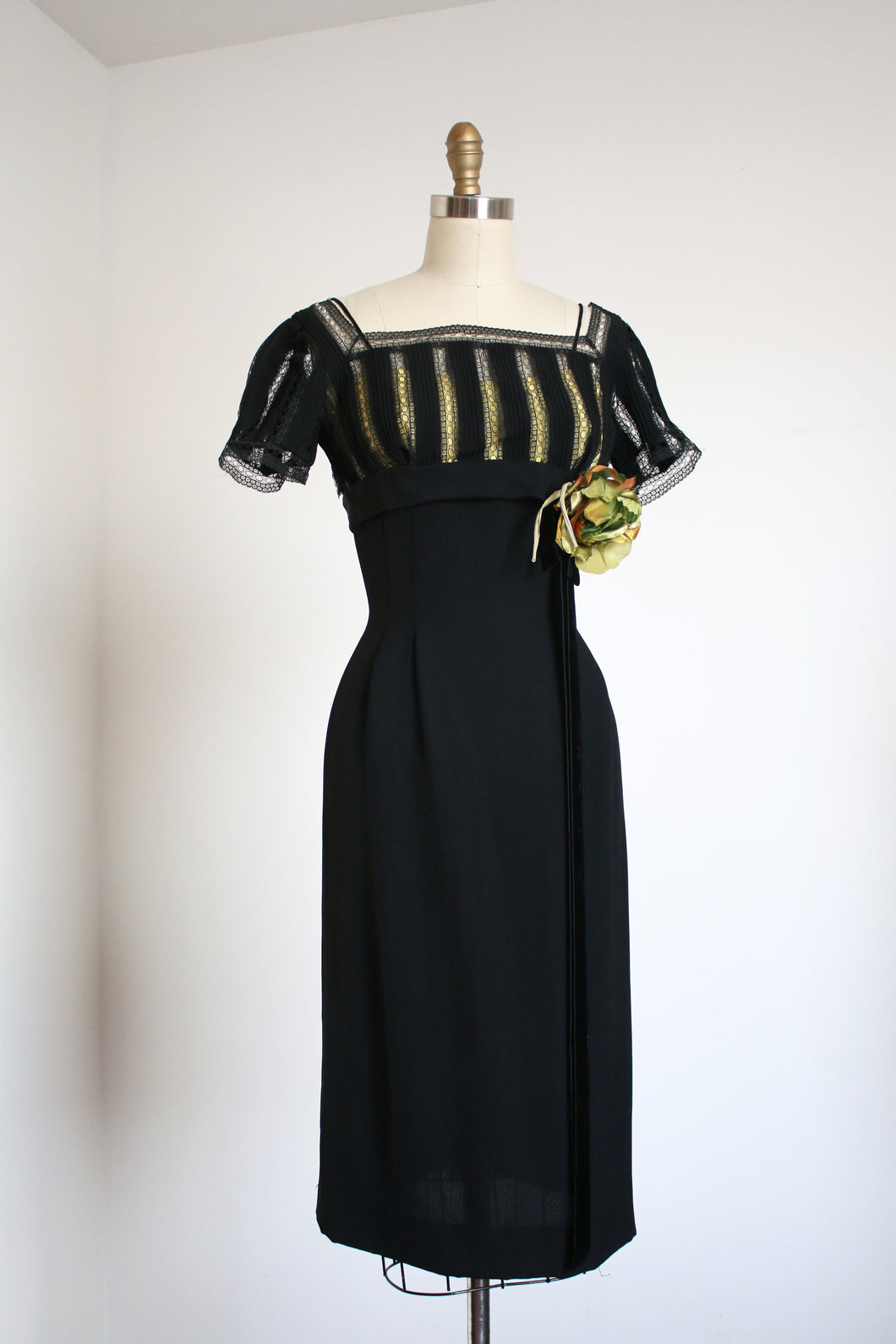 MARKED DOWN vintage 1950s wiggle dress {xs}