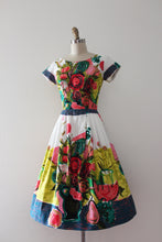 Load image into Gallery viewer, vintage 1950s novelty print still life floral dress