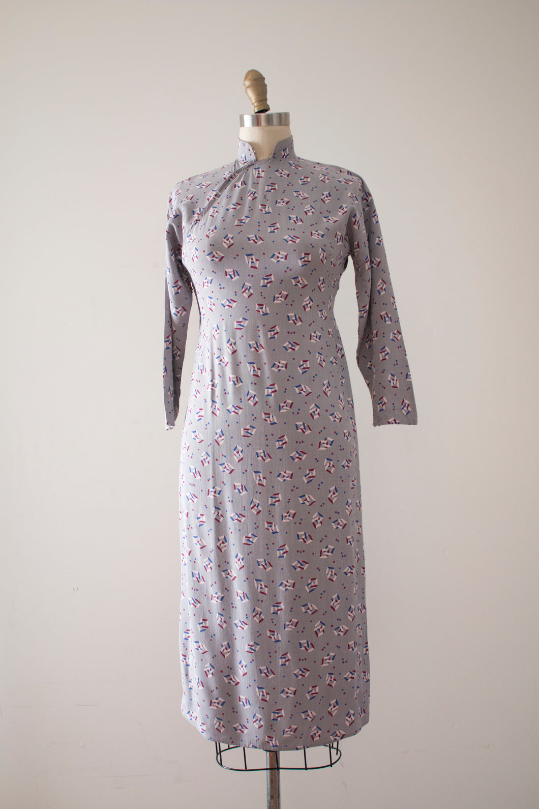 CLEARANCE vintage 1940s novelty print Cheongsam dress