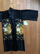 Load image into Gallery viewer, vintage 1920s embroidered robe