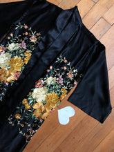 Load image into Gallery viewer, vintage 1920s embroidered robe