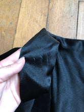 Load image into Gallery viewer, vintage 1920s embroidered robe