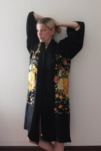 Load image into Gallery viewer, vintage 1920s embroidered robe