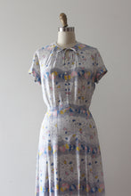 Load image into Gallery viewer, vintage 1940s floral rayon dress