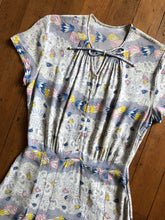 Load image into Gallery viewer, vintage 1940s floral rayon dress