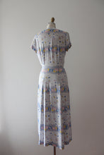 Load image into Gallery viewer, vintage 1940s floral rayon dress