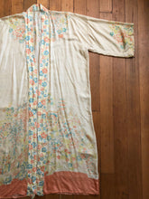 Load image into Gallery viewer, vintage 1920s pongee robe