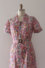 Load image into Gallery viewer, vintage 1930s floral dress with bakelite buttons