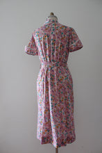 Load image into Gallery viewer, vintage 1930s floral dress with bakelite buttons