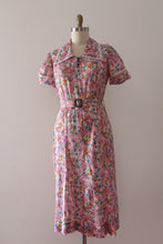 Load image into Gallery viewer, vintage 1930s floral dress with bakelite buttons