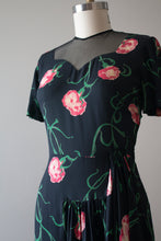 Load image into Gallery viewer, vintage 1940s floral rayon dress