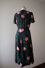 Load image into Gallery viewer, vintage 1940s floral rayon dress