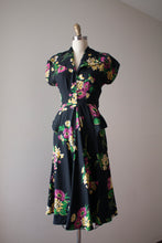 Load image into Gallery viewer, vintage 1940s floral rayon dress