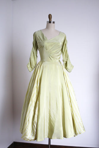 MARKED DOWN vintage 1950s green party dress {xs}