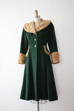 Load image into Gallery viewer, vintage 1940s green wool coat
