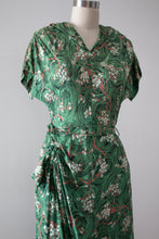 Load image into Gallery viewer, vintage 1940s green rayon dress