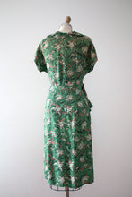 Load image into Gallery viewer, vintage 1940s green rayon dress