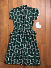 Load image into Gallery viewer, vintage 1940s green day dress