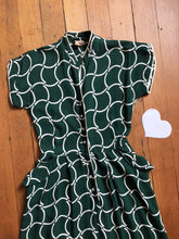 Load image into Gallery viewer, vintage 1940s green day dress