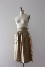 Load image into Gallery viewer, vintage 1930s novelty bakelite heart skirt