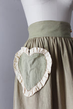 Load image into Gallery viewer, vintage 1930s novelty bakelite heart skirt