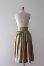 Load image into Gallery viewer, vintage 1930s novelty bakelite heart skirt