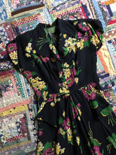 Load image into Gallery viewer, vintage 1940s floral rayon dress