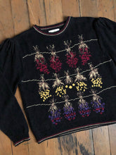 Load image into Gallery viewer, vintage 1980s Jantzen novelty sweater {m+} drying flowers