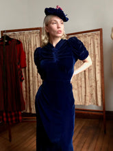Load image into Gallery viewer, vintage 1930s velvet dress and hat set