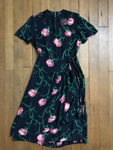 Load image into Gallery viewer, vintage 1940s floral rayon dress