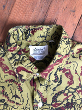 Load image into Gallery viewer, vintage 1960s button up shirt
