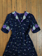 Load image into Gallery viewer, vintage 1940s floral rayon dress