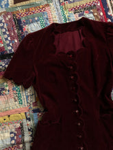 Load image into Gallery viewer, vintage 1940s scalloped velvet dress