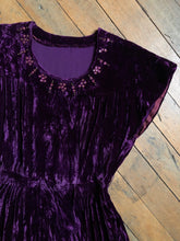 Load image into Gallery viewer, vintage 1940s velvet dress {m}