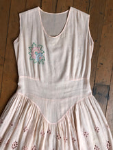 Load image into Gallery viewer, vintage 1920s pink dress {m}