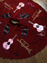 Load image into Gallery viewer, vintage 1950s style musical circle skirt