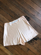 Load image into Gallery viewer, vintage 1940s tap pants {M}