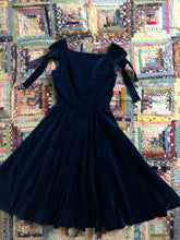 Load image into Gallery viewer, vintage 1950s Anne Fogarty velvet dress