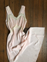 Load image into Gallery viewer, vintage 1940s pink nightgown {M/L}