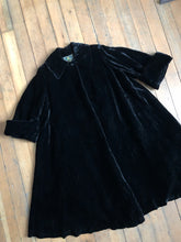Load image into Gallery viewer, vintage 1950s black velvet swing coat {m}